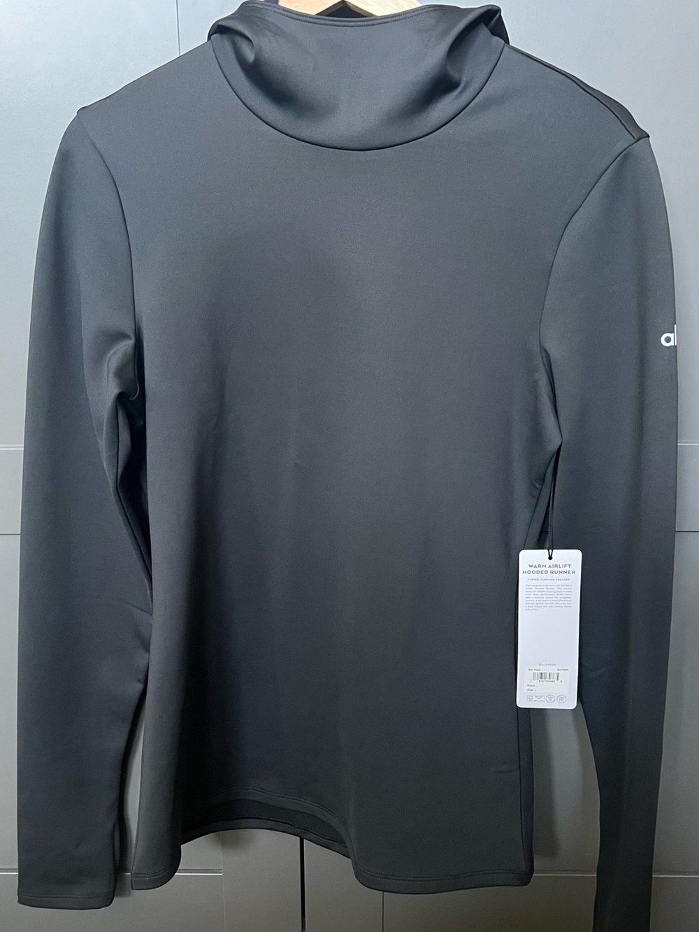 NWT Women’s ALO Airlift Winter Warm Hooded Runner-Black- Size Large